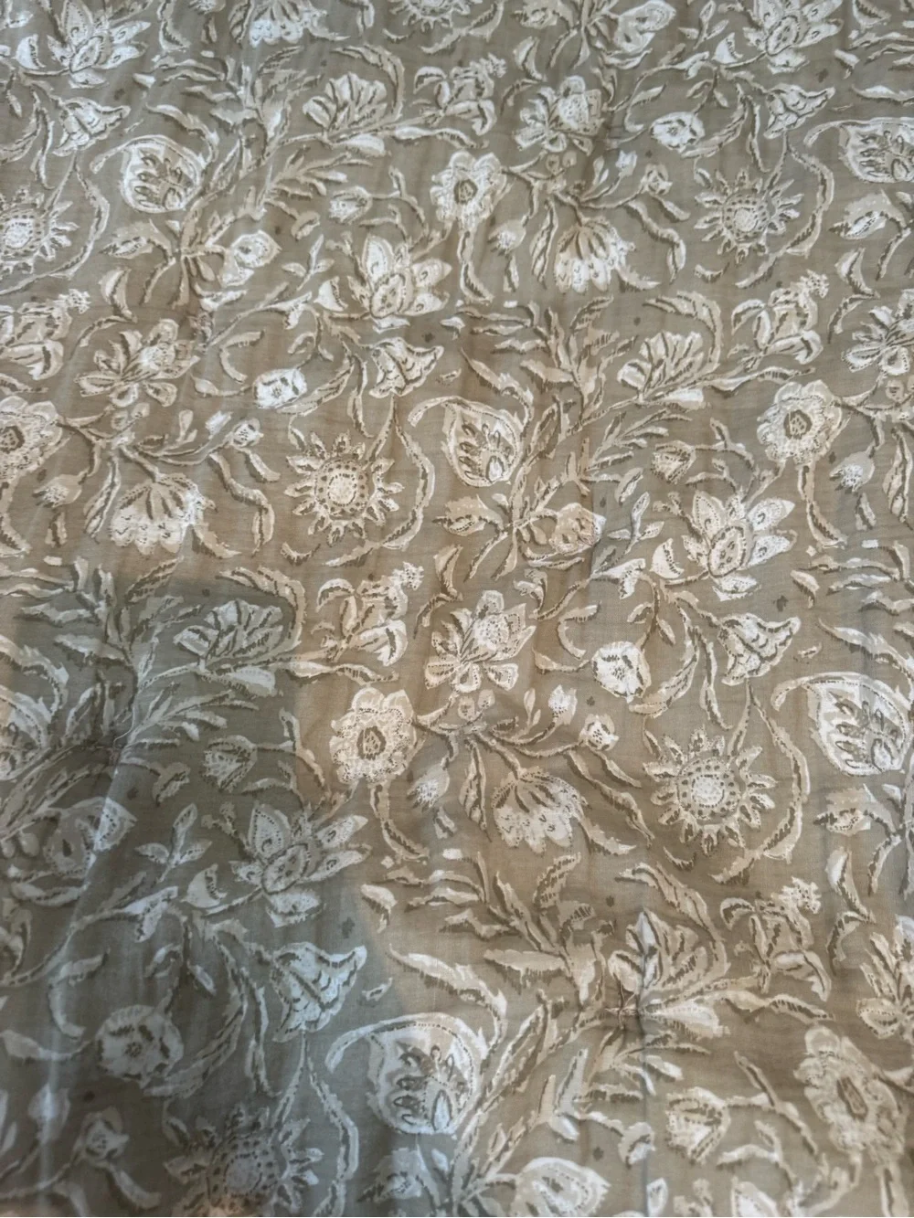 Threshold Floral comforter - Beige Cream